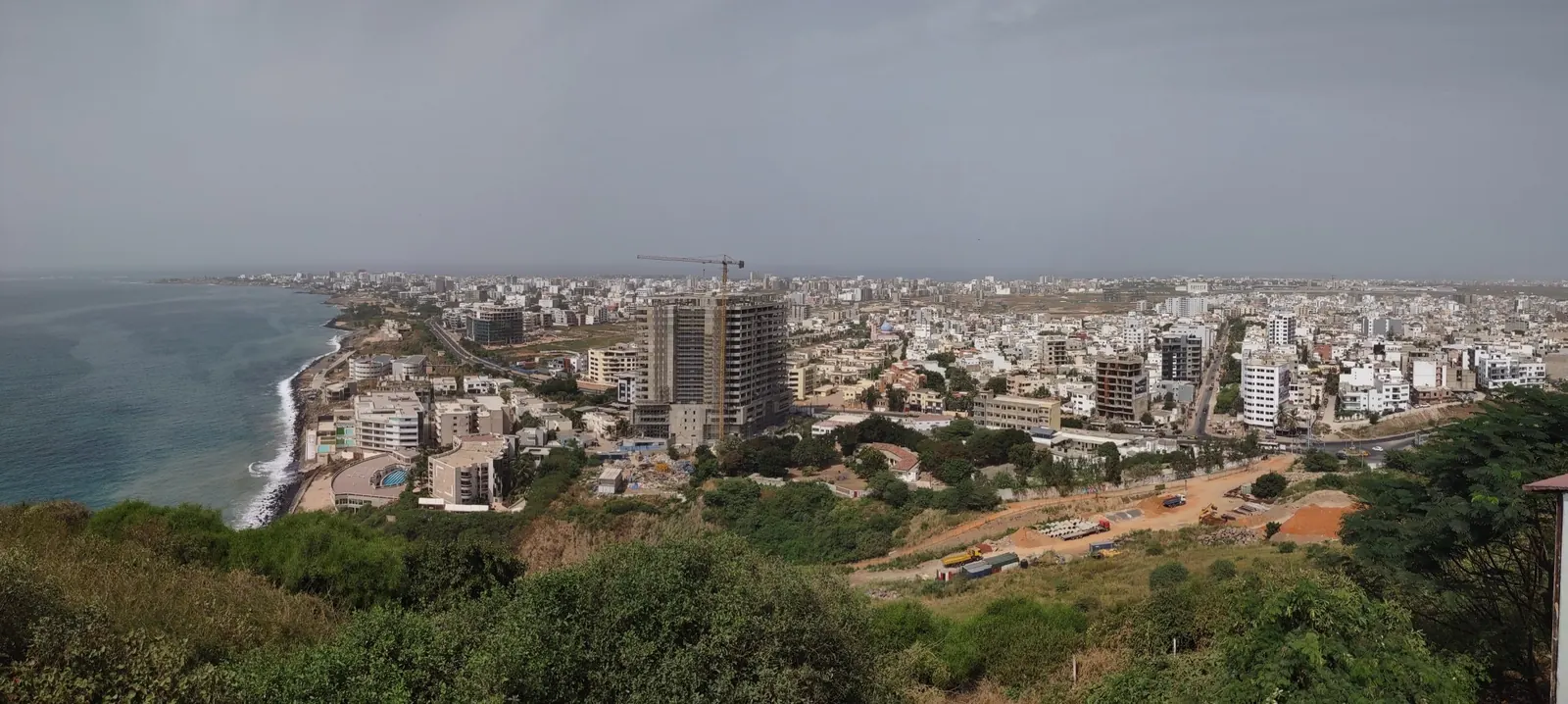 Vue panoramique de Dakar et de la côte depuis le phare des Mamelles